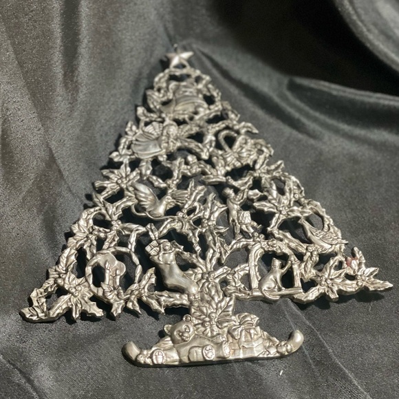 Vintage Christmas Tree metal trivet, hot plate, wall hanging - Picture 3 of 13